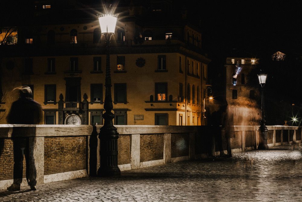 Under the lamplights..