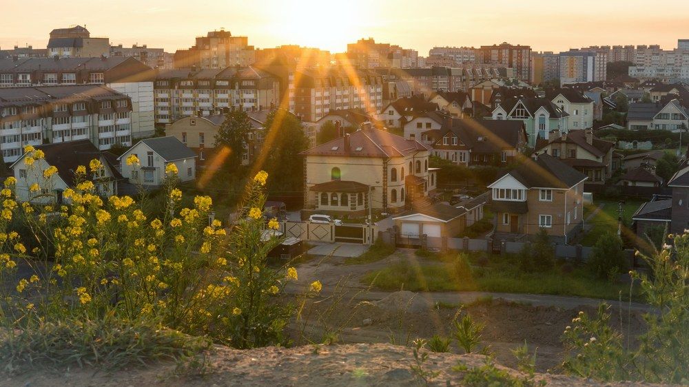 Рассвет. Город в тепле солнца...