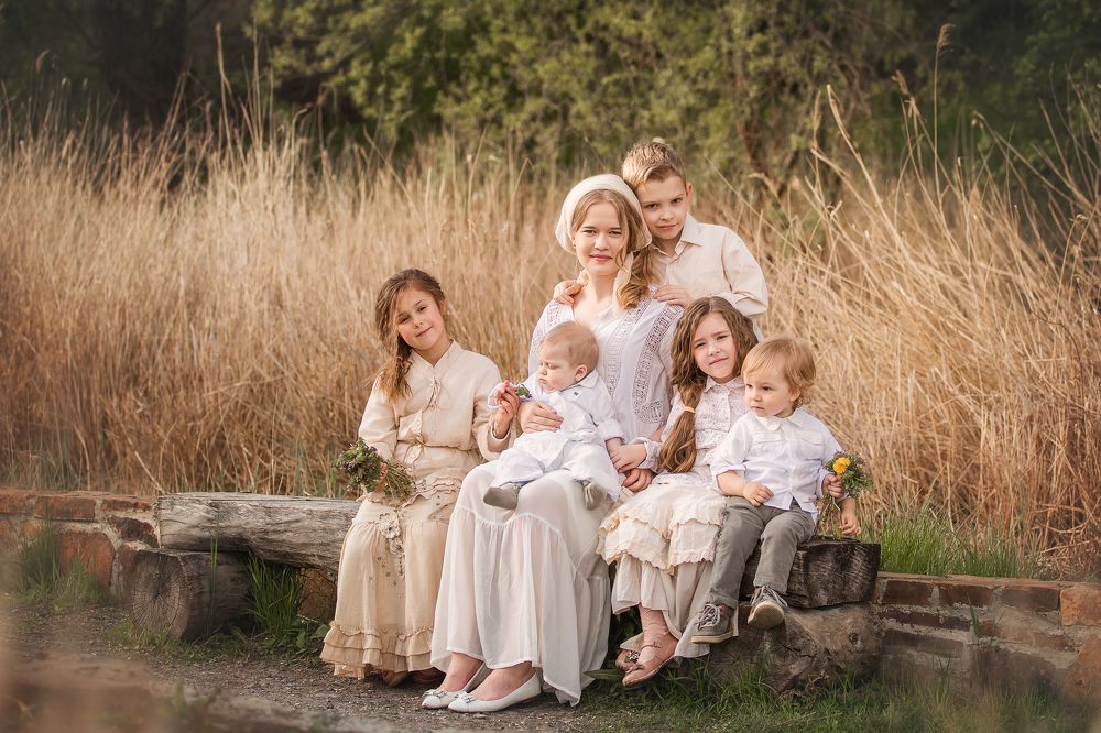 Старшая сестра.