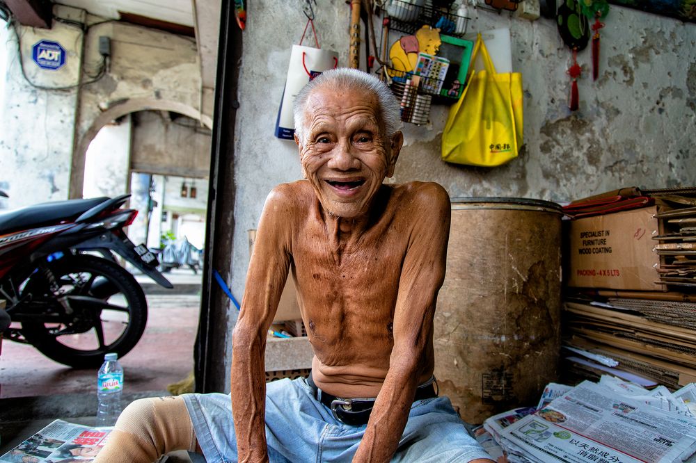 Keep on Smiling, Uncle Lee