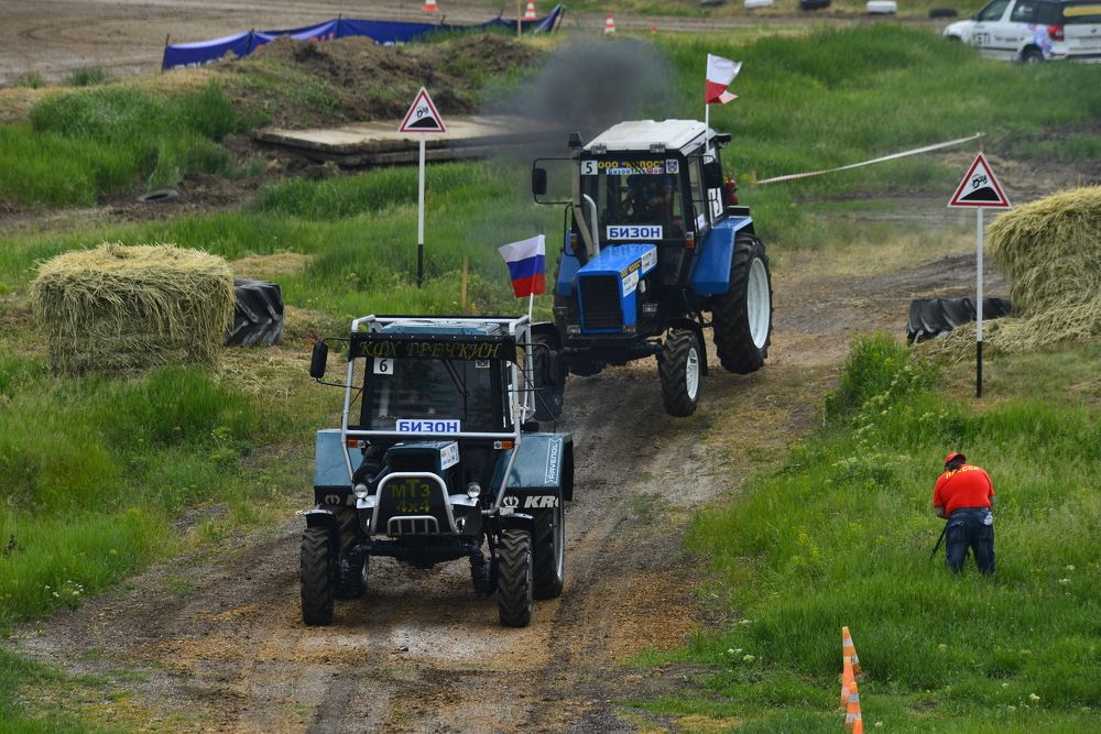 След в след