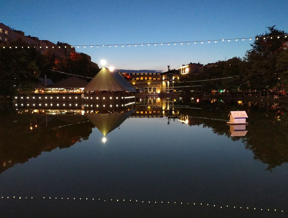 Тихий летний вечер на Чистых прудах