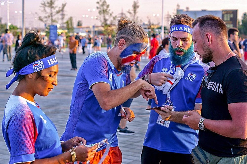 Исландские болельщики.