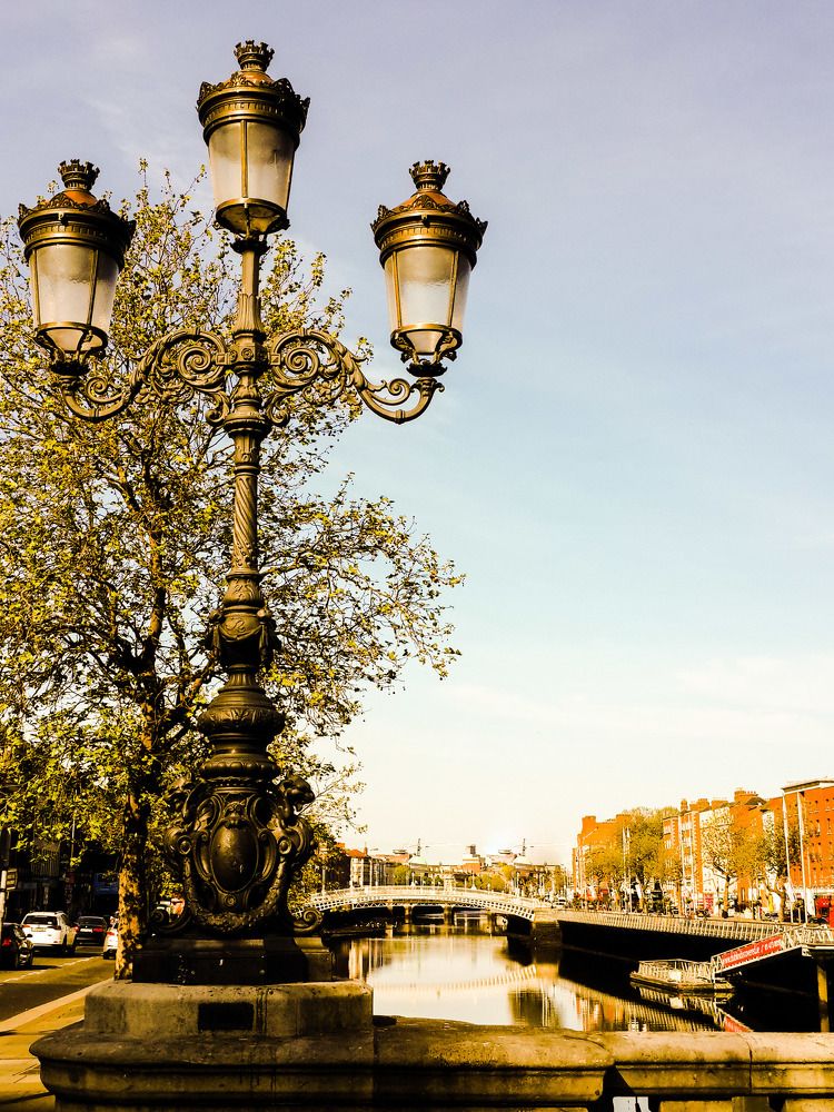 The lamp over the bridge