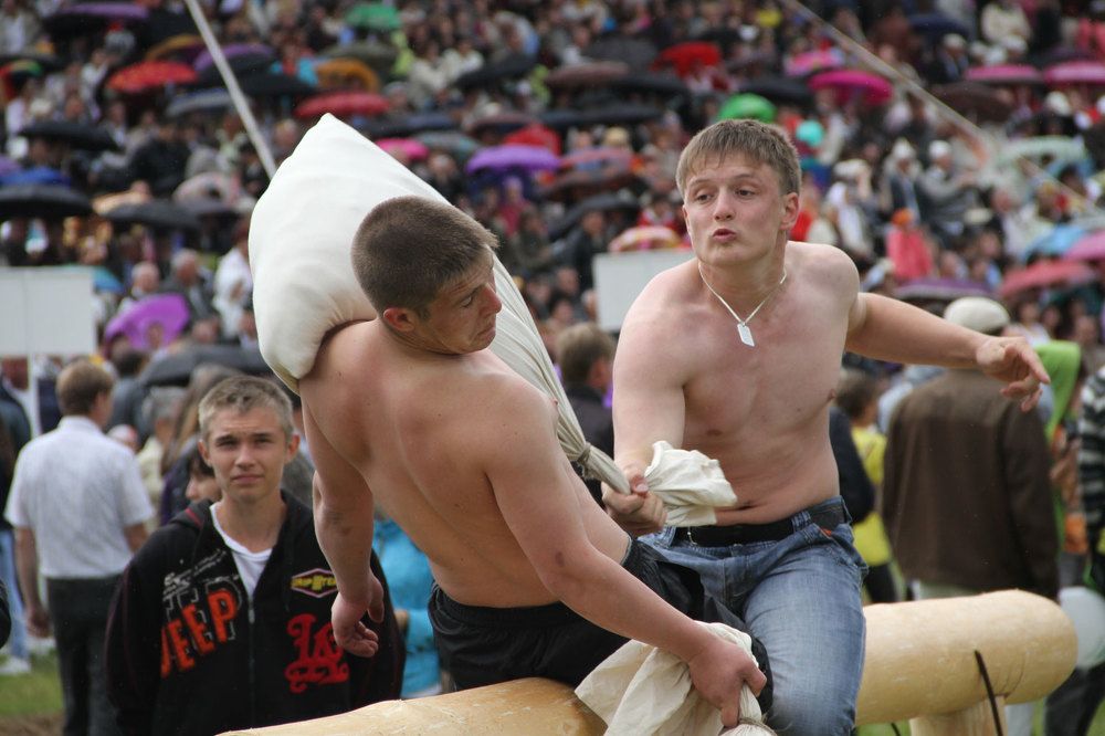 Битва с мешками на бревне