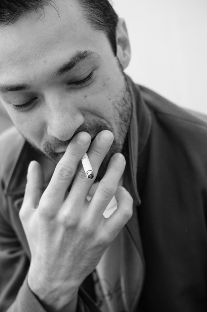 Мужчина с сигаретой