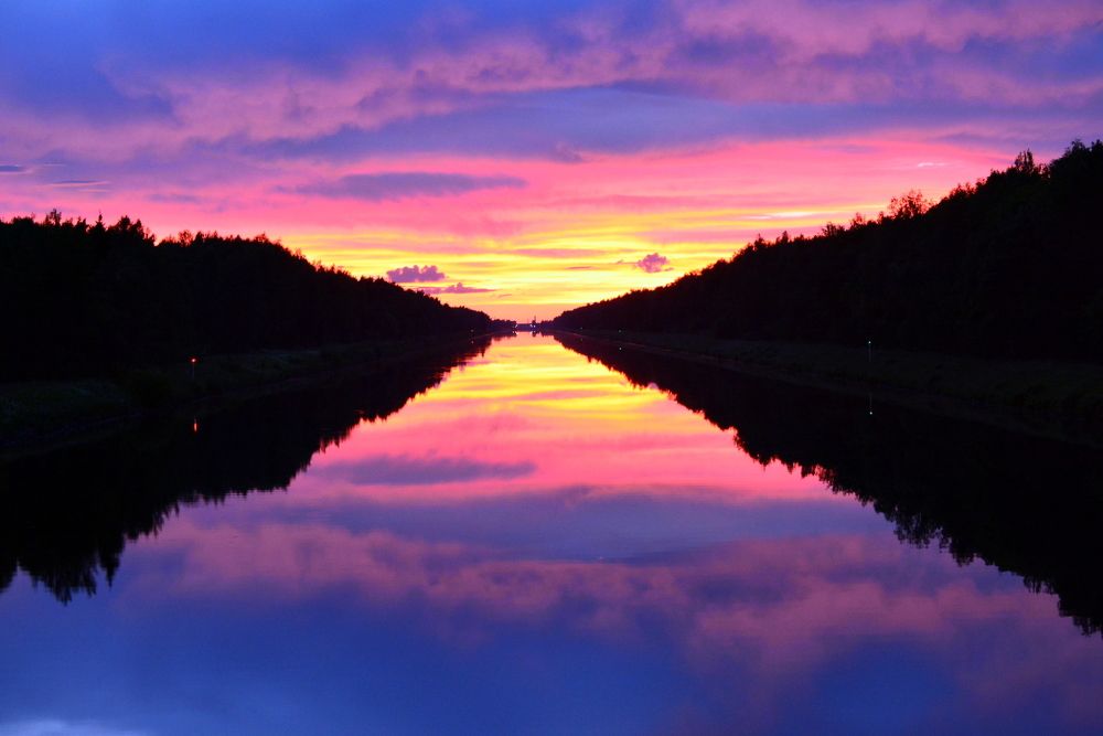 Закат на канале им. Москвы под Дубной. Июнь 2018 г.