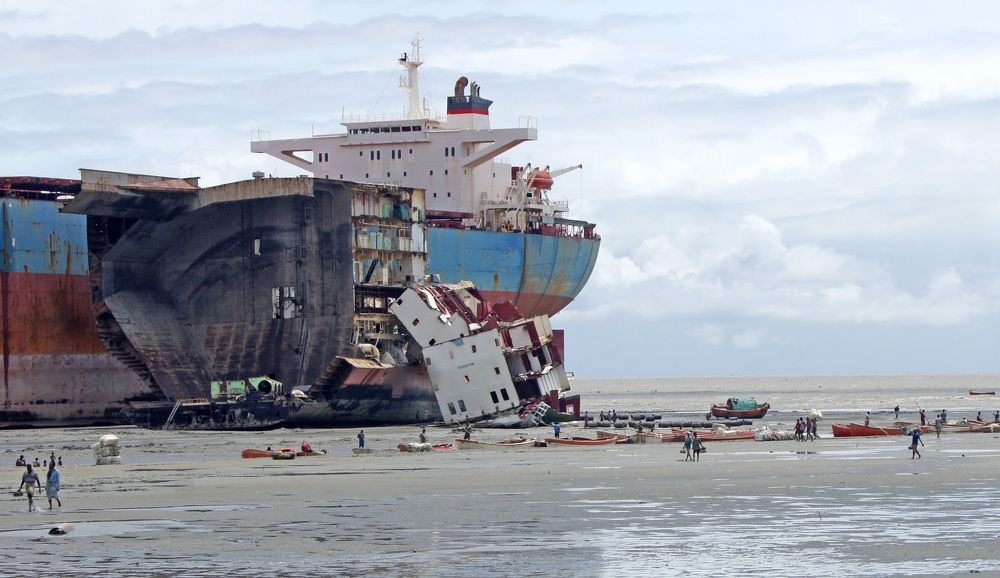 1.Strong Labour_Majirghat 2.Ship Bracking Yeard_Kumira