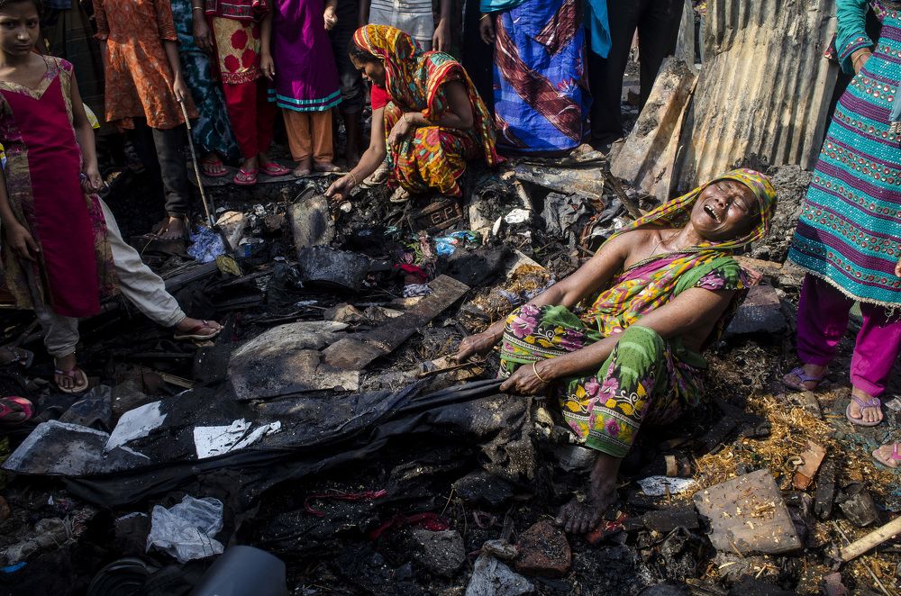 Fire accident crying women.