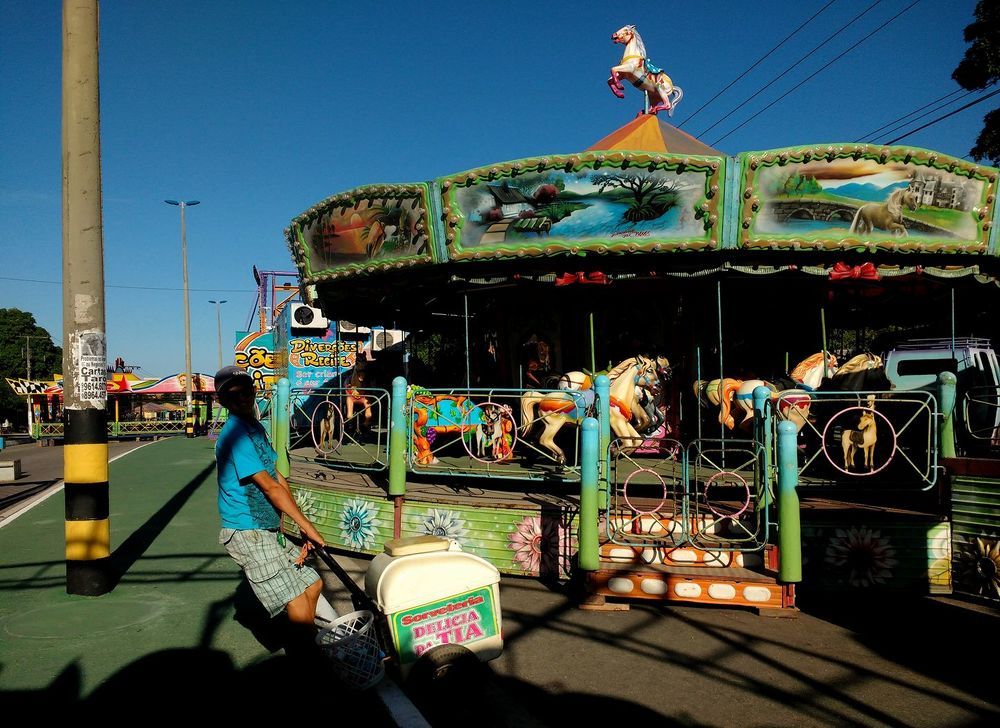 O Vendedor, o cavalo e o parque.