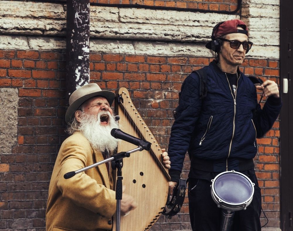 А не спеть ли мне песню...