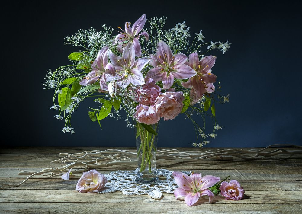 Лилии и розы