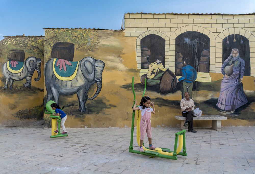 City of happiness in the historical context of the city