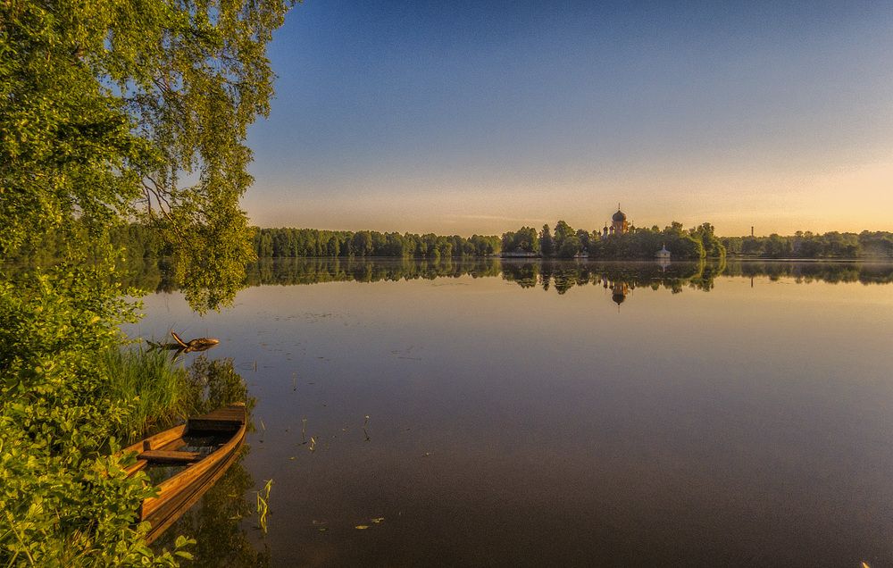 Пейзаж с лодкой