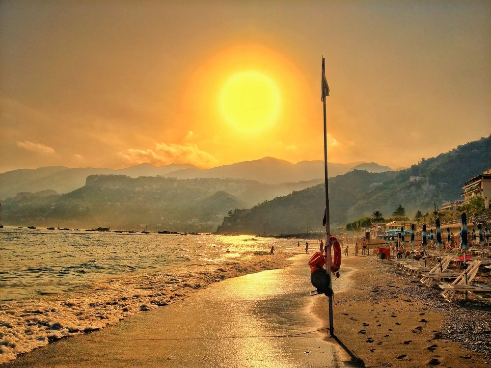 Пляж в закате