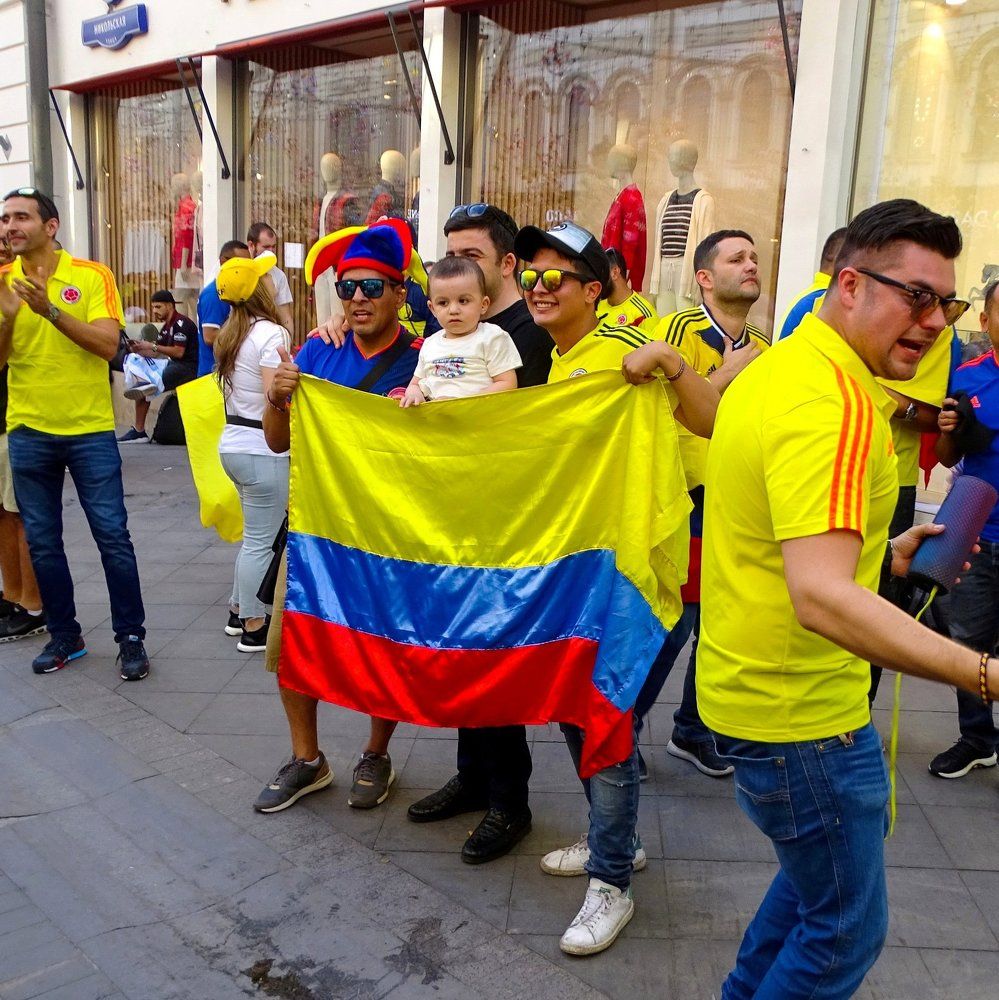 Взрослые и ребёнок...