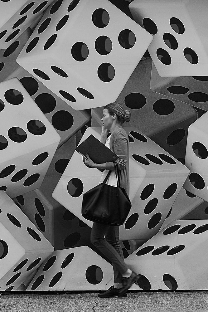 Куб был брошен