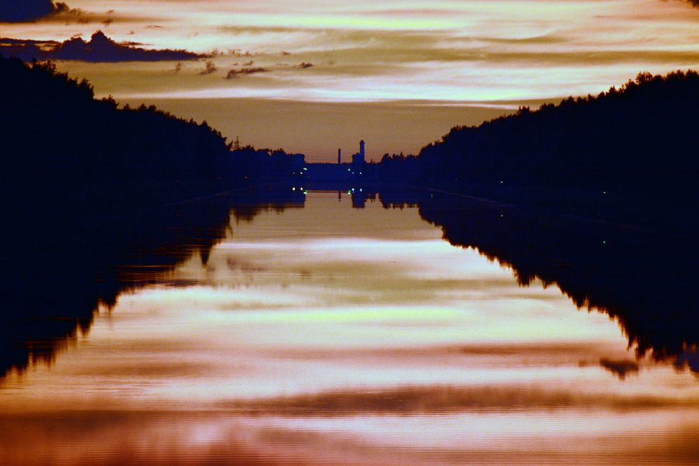 Сумерки на канале им. Москвы