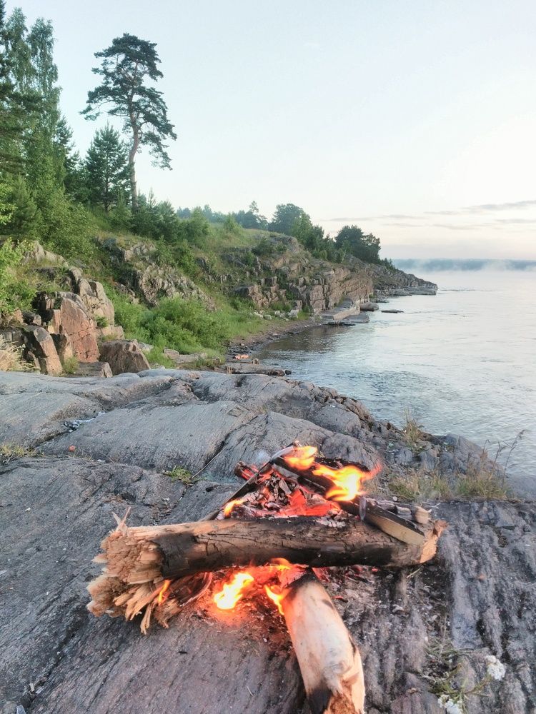 "камни" - скалы на Енисее