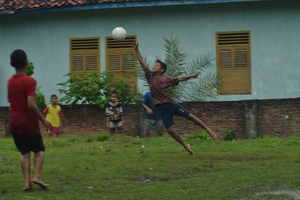 Goalkeeper flies