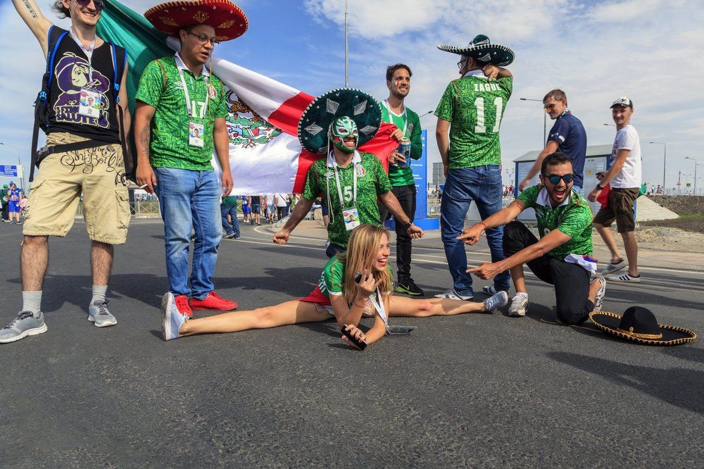 Мексиканцы на шпагате