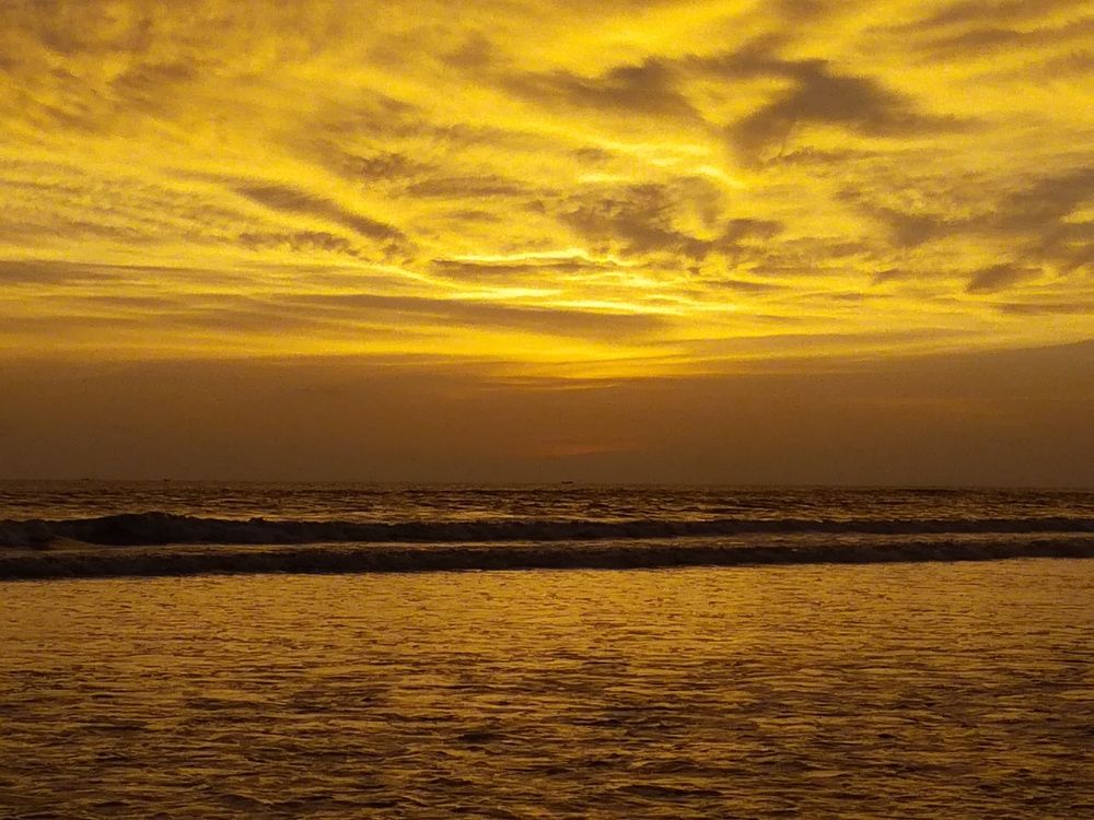 Ocean of late afternoon