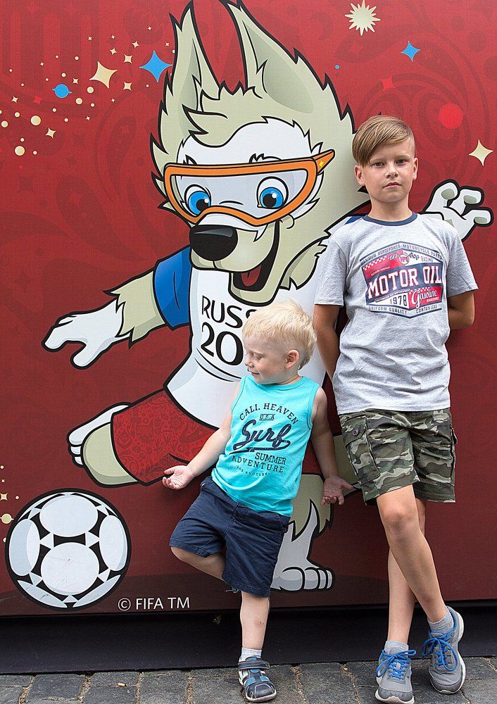 Юные фанаты.