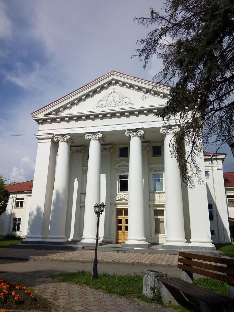 Дом с колоннами