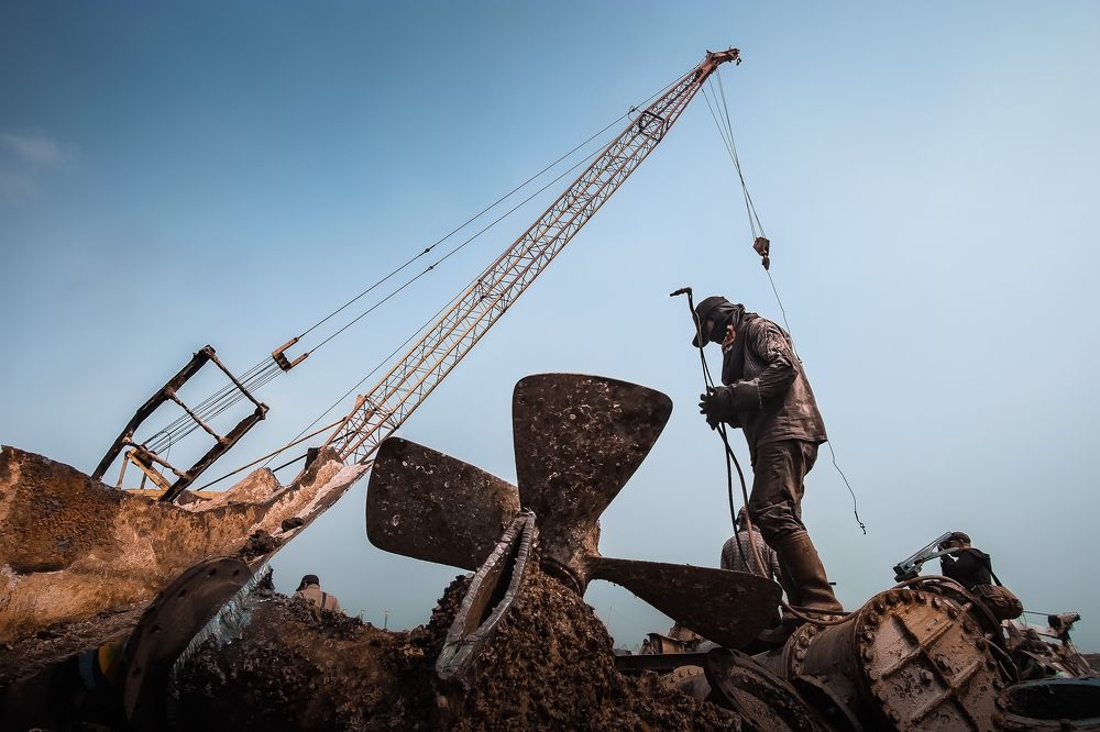 Belah kapal tanjung priok