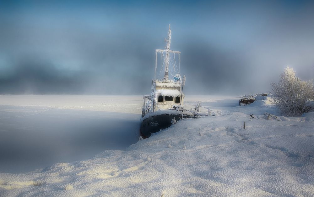 Скованный льдом