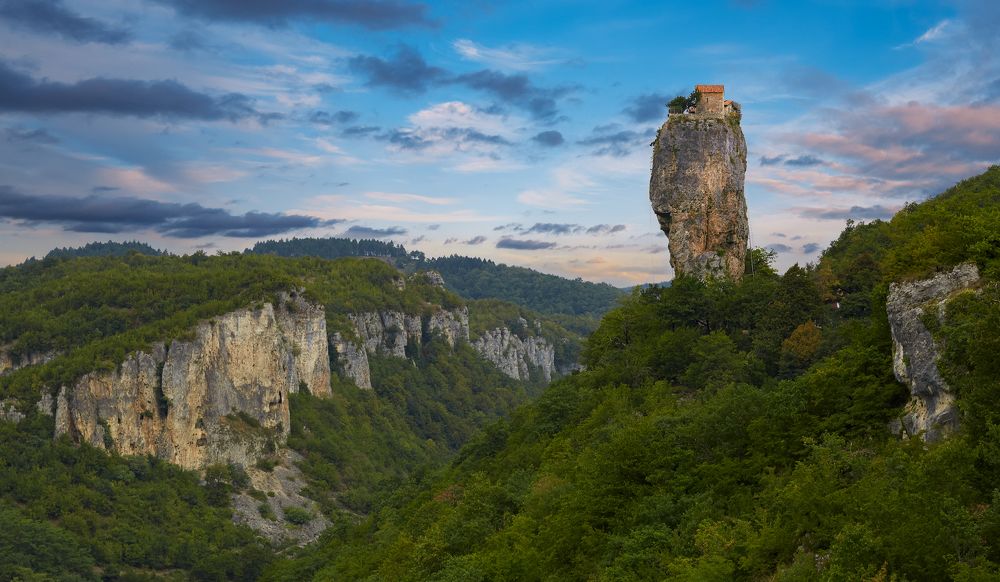 Katskhi pillar