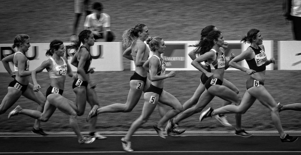 1000M women track & field race