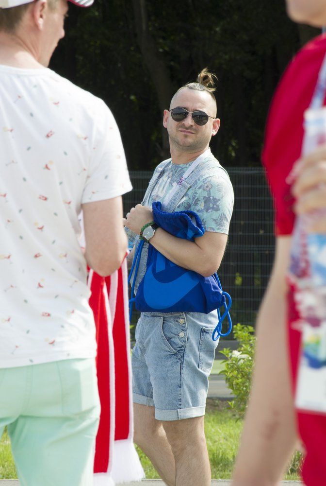 подглядываешь....