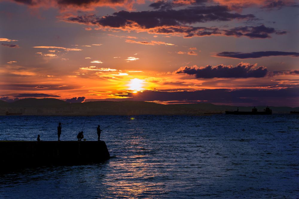 У Чёрного-чёрного моря...