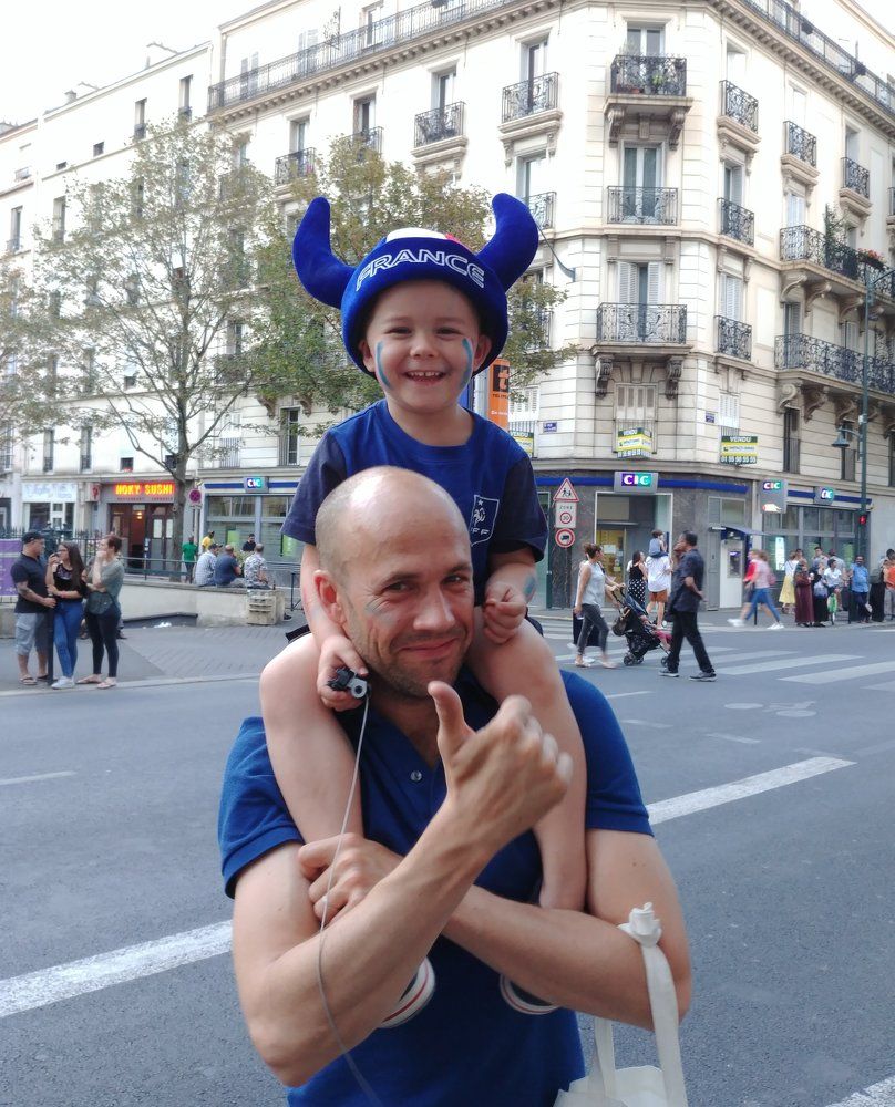 Радость победы. Маленький болельщик