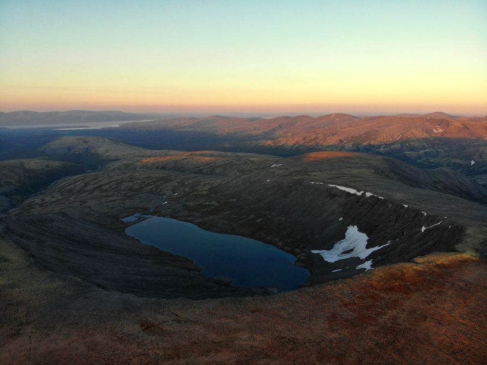 Озеро Академическое на закате