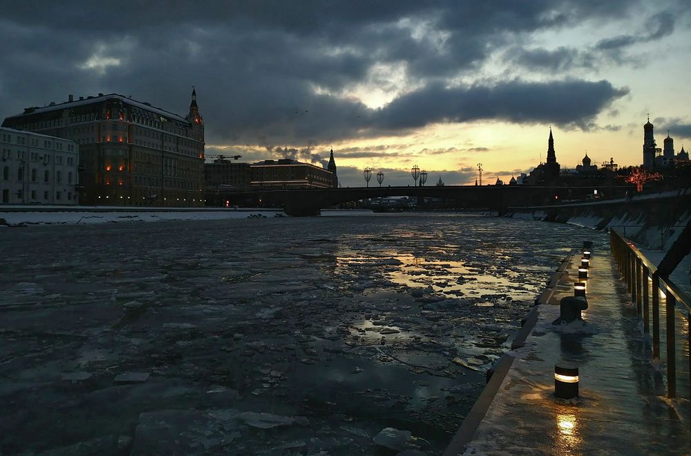 Вечер в Москве