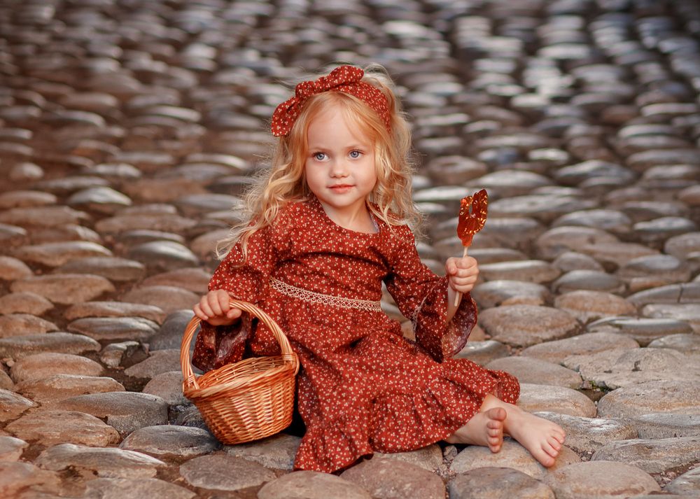 С корзинкой