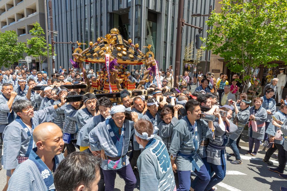 Фестиваль Асакуса Сандзя мацури.  Токио.