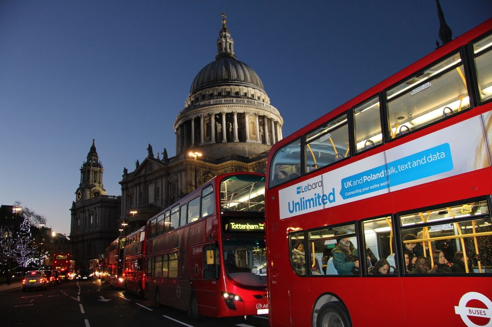 Bus trend of London.Автобусный тренд Лондона.
