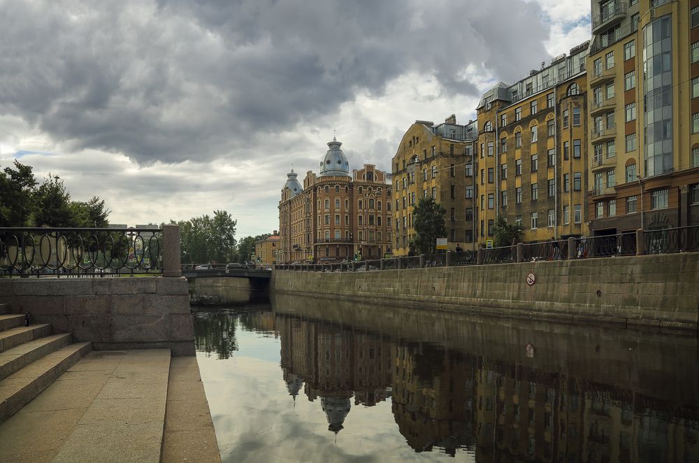В Петербурге пасмурно.