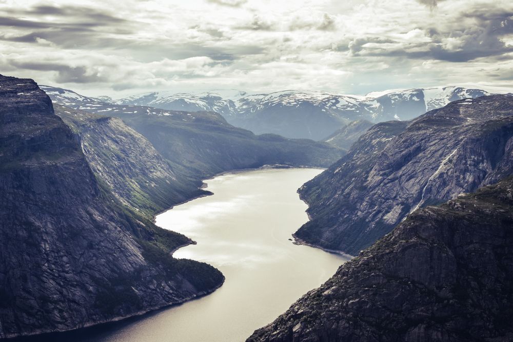 Снежные горы