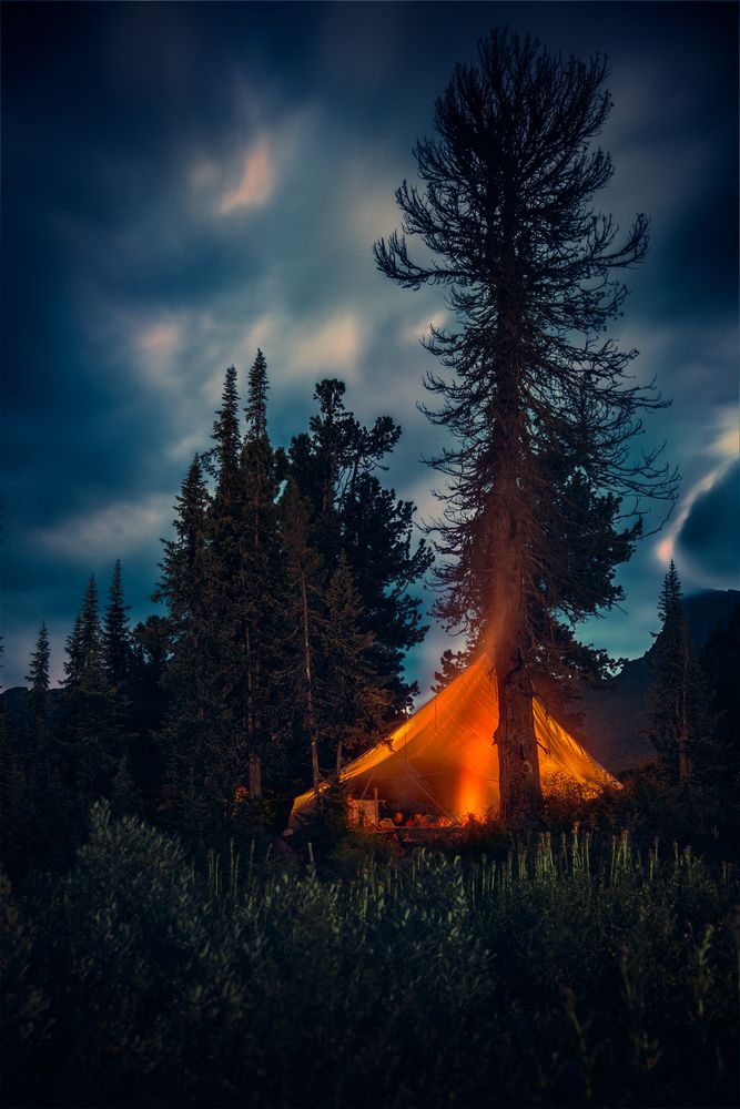 Холодный вечер у жаркого костра