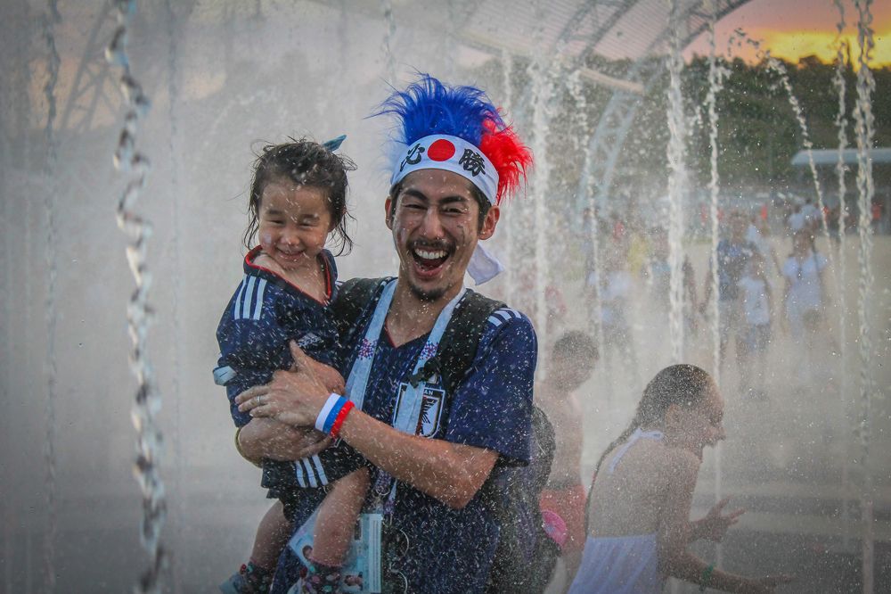 Японские болельщики. Просто влюбилась в этих двоих!))