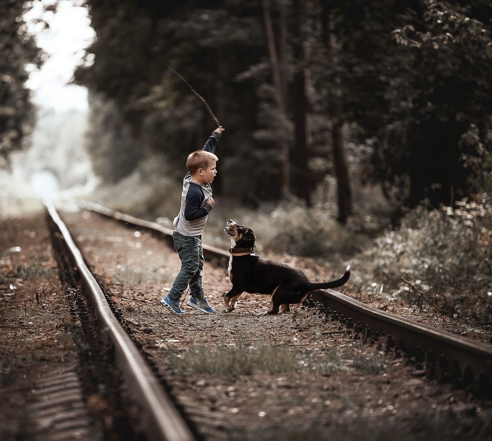 Мальчик с собачкой