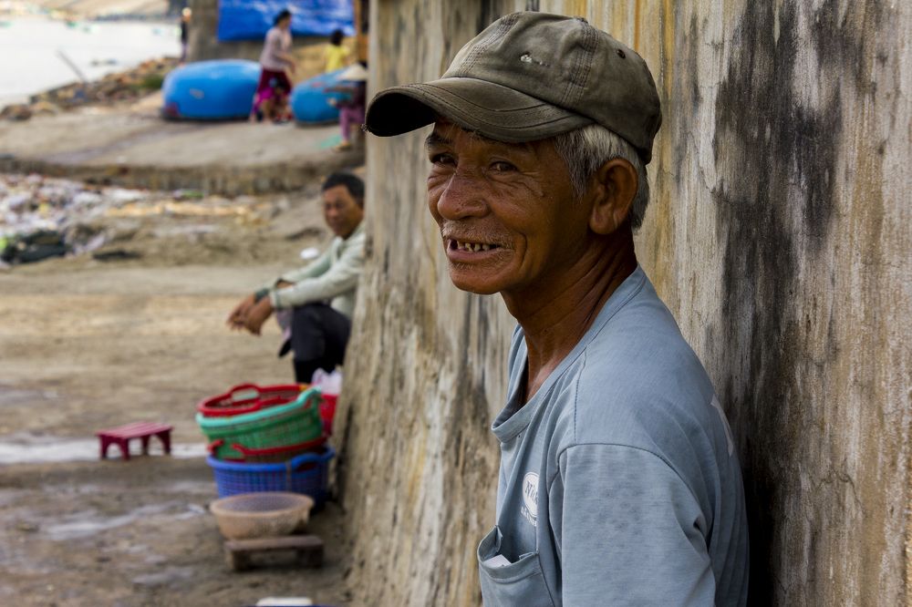 Старик глядящий вдаль.
