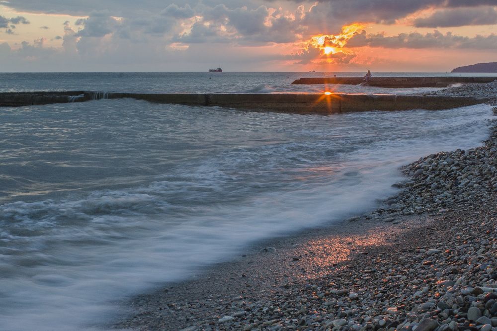 У берега Черного моря.