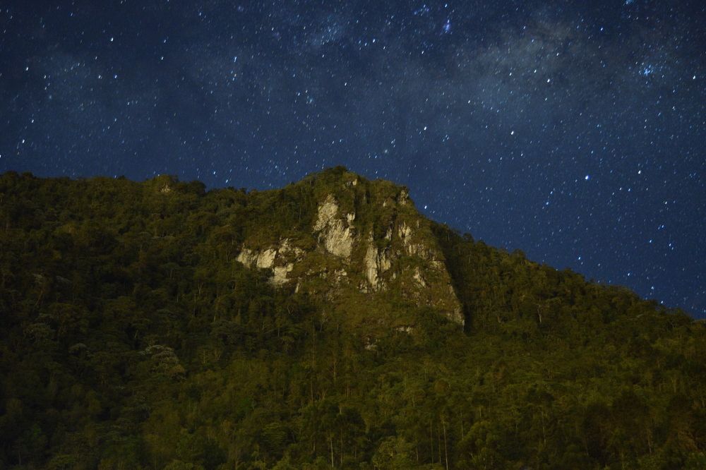 Peñas Blancas nocturna