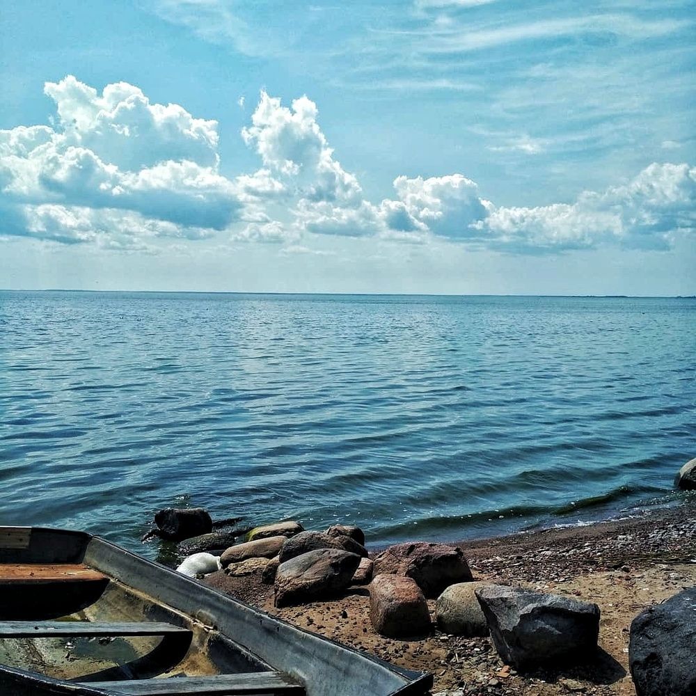 Лодка у моря