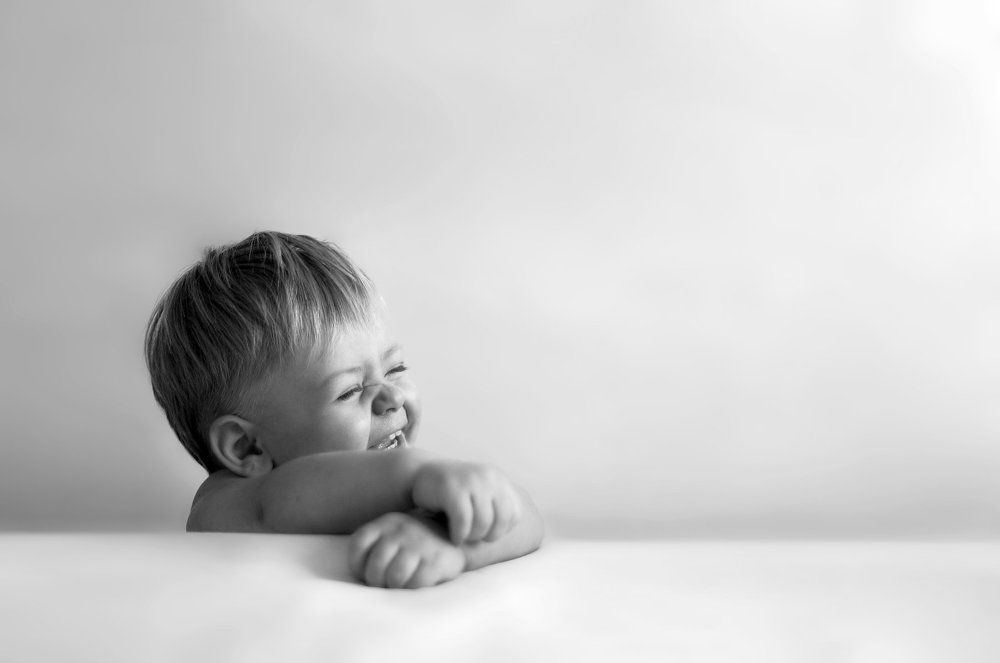 Смешной мальчишка